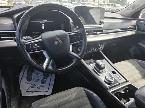 Used 2023 Mitsubishi Outlander SE AWD/4WD image 9
