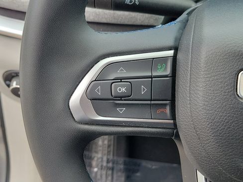 Used 2022 Jeep Compass Latitude FWD image 22