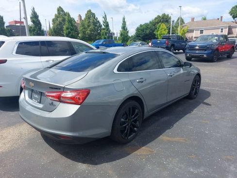 Used 2025 Chevrolet Malibu LT FWD image 2