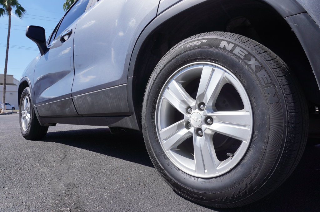 Certified 2020 Chevrolet Trax LT w/ LT Convenience Package FWD image 9
