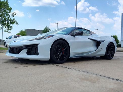 Used 2024 Chevrolet Corvette Z06 RWD image 3