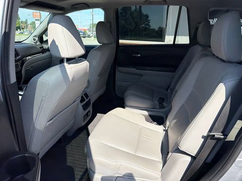 Used 2021 Honda Pilot Touring image 5