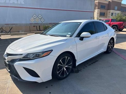 Used 2020 Toyota Camry SE w/ Convenience Package FWD image 1