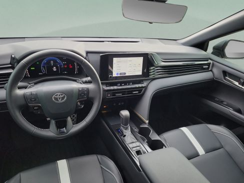 Certified 2025 Toyota Camry SE FWD image 21