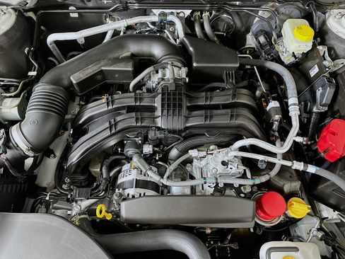 Used 2025 Subaru Outback Premium image 30