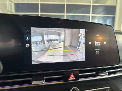 Used 2024 Hyundai Elantra SEL image 30