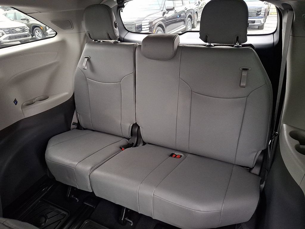 Used 2024 Toyota Sienna XLE w/ XLE Plus Package AWD/4WD image 11