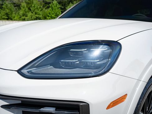 Used 2023 Porsche Cayenne GTS AWD/4WD image 11