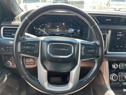 Used 2022 GMC Yukon XL Denali w/ Denali Premium Package AWD/4WD image 34
