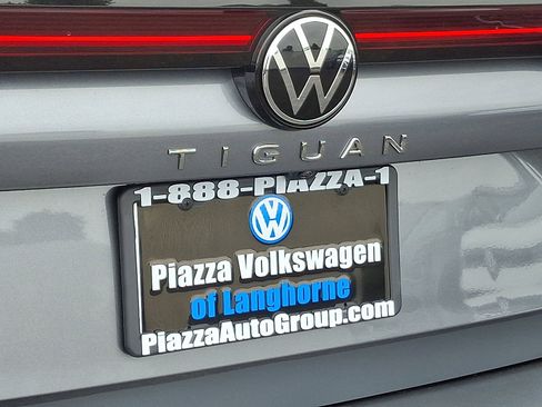 New 2025 Volkswagen Tiguan SE image 11