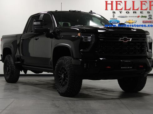 Used 2025 Chevrolet Silverado 2500 ZR2 w/ Technology Package image 1