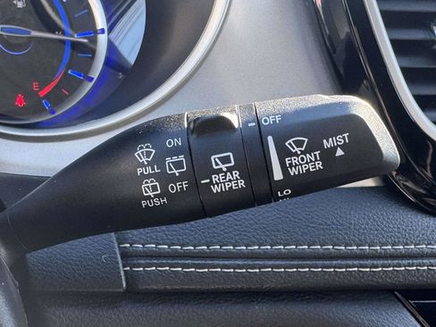 Used 2024 Chrysler Pacifica Select image 22