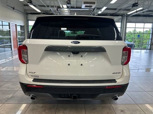 Used 2023 Ford Explorer XLT w/ Equipment Group 202A AWD/4WD image 10