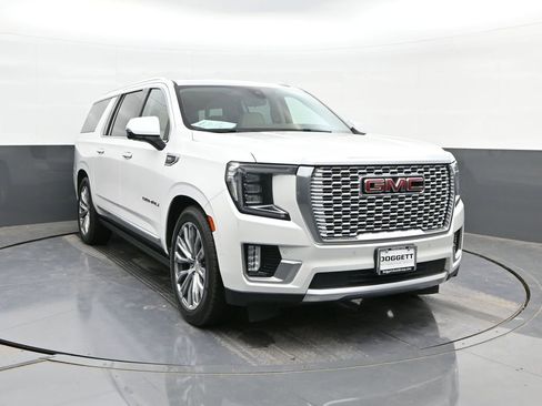 Used 2021 GMC Yukon XL Denali w/ Denali Ultimate Package AWD/4WD image 22