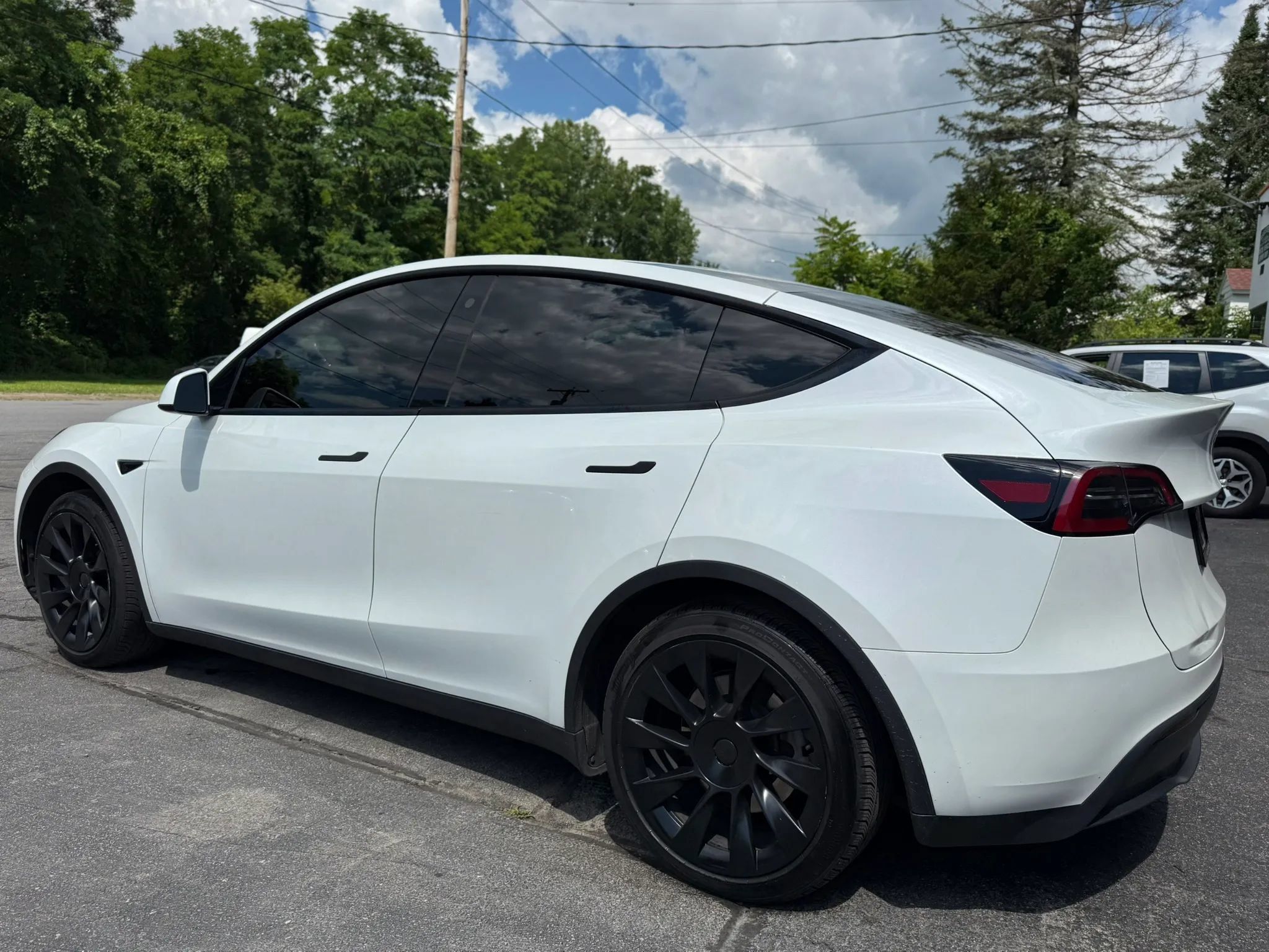 Used 2023 Tesla Model Y AWD image 4