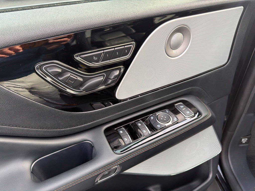 Used 2026 Lincoln Aviator Reserve AWD/4WD image 9