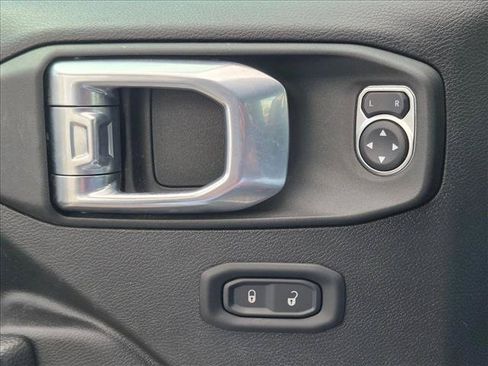 Used 2022 Jeep Gladiator Sport AWD/4WD image 2