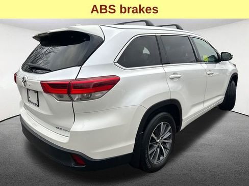 Used 2018 Toyota Highlander XLE image 10