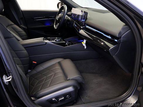 Used 2026 BMW 530i xDrive w/ M Sport Package AWD/4WD image 37