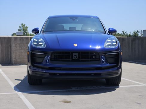 Certified 2026 Porsche Macan AWD/4WD image 11