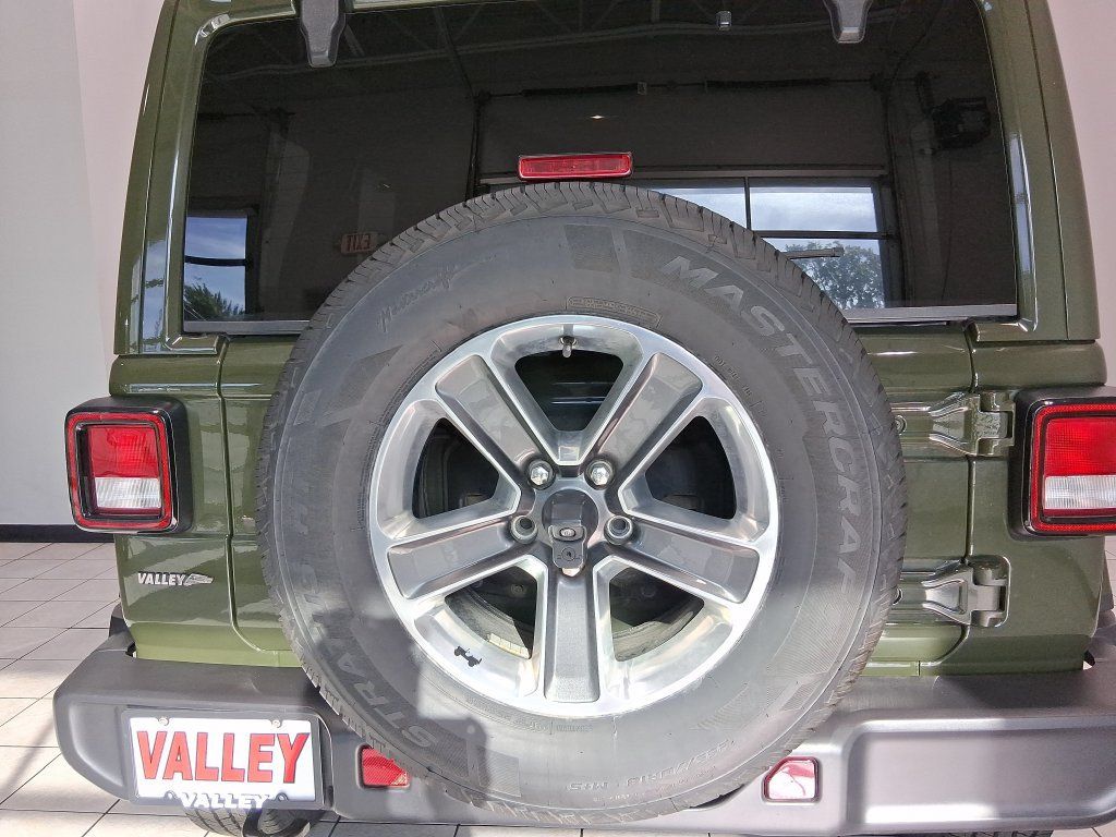 Used 2022 Jeep Wrangler Unlimited Sahara w/ Cold Weather Group AWD/4WD image 29