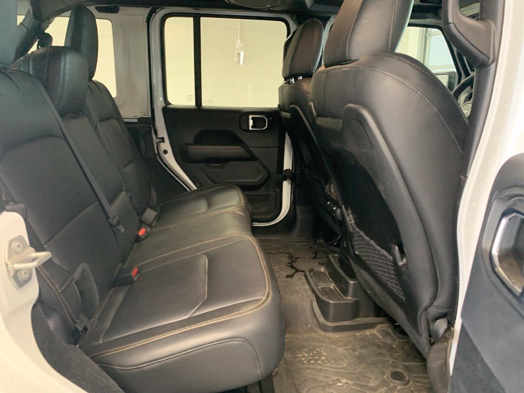 Used 2025 Jeep Wrangler Unlimited Sahara AWD/4WD image 8
