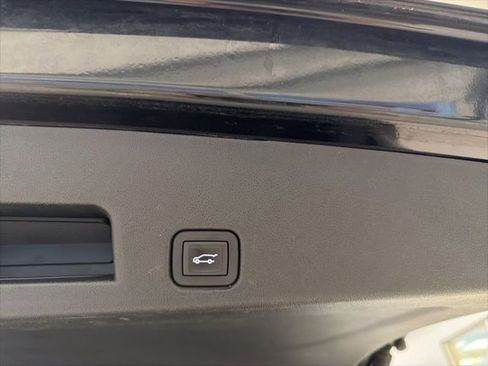 Used 2024 Chevrolet Traverse RS image 21