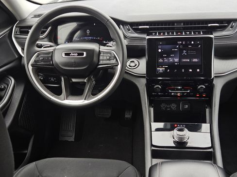 Used 2023 Jeep Grand Cherokee Laredo AWD/4WD image 20