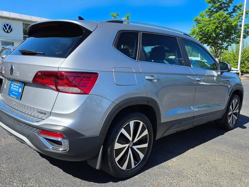 Certified 2023 Volkswagen Taos SE w/ Panoramic Sunroof Package AWD/4WD image 6