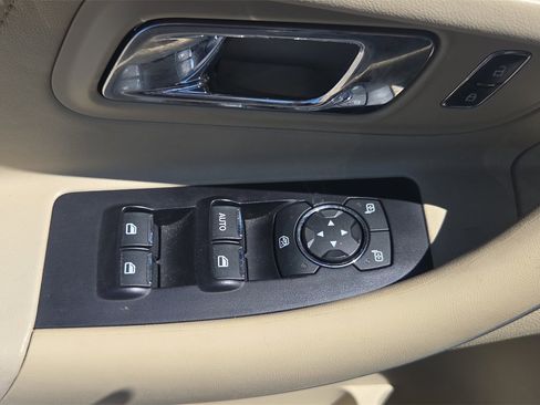 Used 2018 Ford Taurus SE image 28