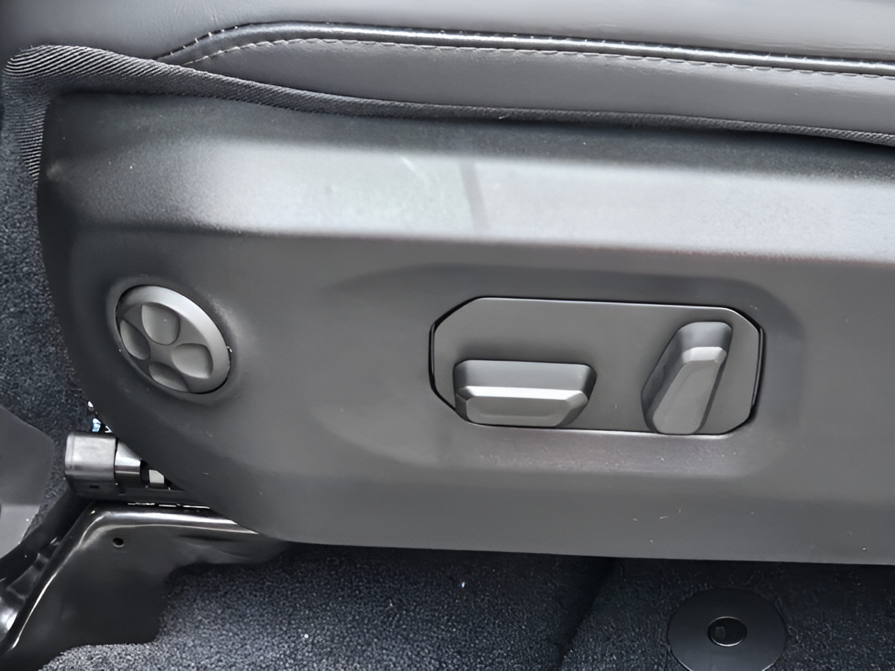 Used 2026 Jeep Gladiator Rubicon w/ Steel Power Dome Hood Package AWD/4WD image 13