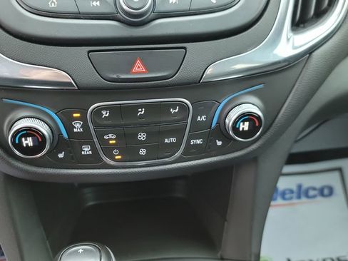 Used 2020 Chevrolet Equinox LT w/ Driver Convenience Package image 22