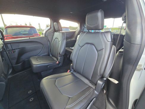 New 2026 Chrysler Pacifica Select w/ S Appearance Package FWD image 21