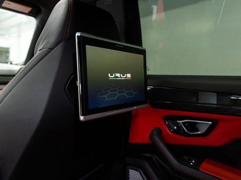 Used 2021 Lamborghini Urus image 36