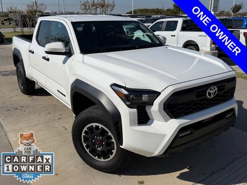 Used 2024 Toyota Tacoma TRD Off-Road AWD/4WD image 4