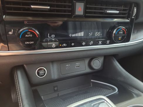 Certified 2023 Nissan Rogue Platinum FWD image 28