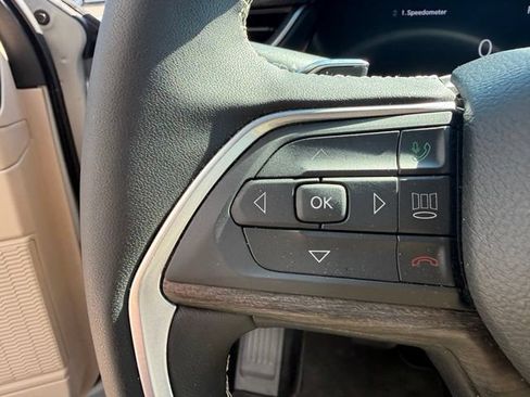 Used 2025 Jeep Grand Cherokee Limited w/ Luxury Tech Group II AWD/4WD image 40