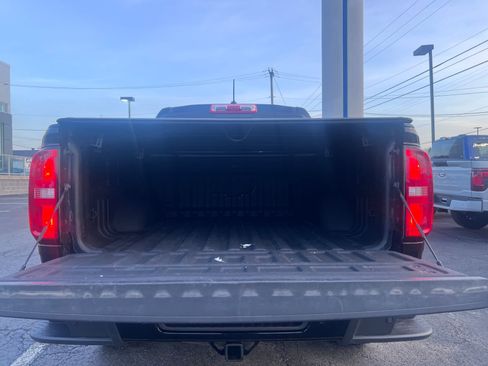 Used 2022 Chevrolet Colorado Z71 w/ Z71 Midnight Edition image 12