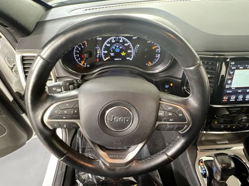 Used 2022 Jeep Grand Cherokee Laredo X image 10