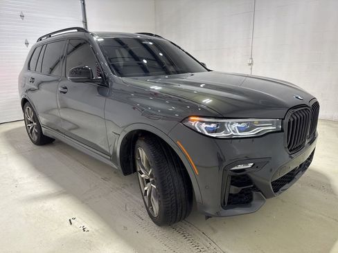 Used 2022 BMW X7 M50i image 3