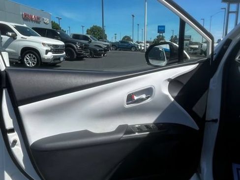 Used 2020 Toyota Prius Prime XLE FWD image 13