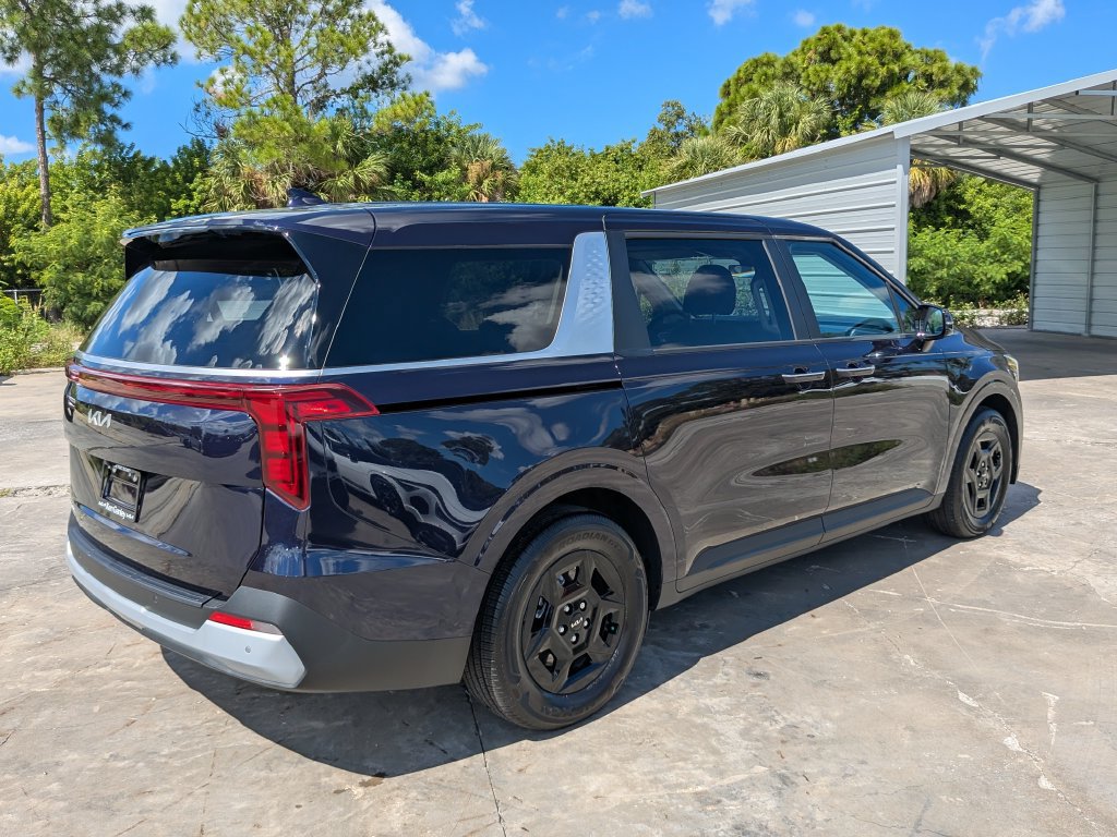 Certified 2026 Kia Carnival FWD image 8