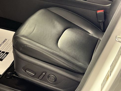 Used 2024 Kia Sportage EX FWD image 8