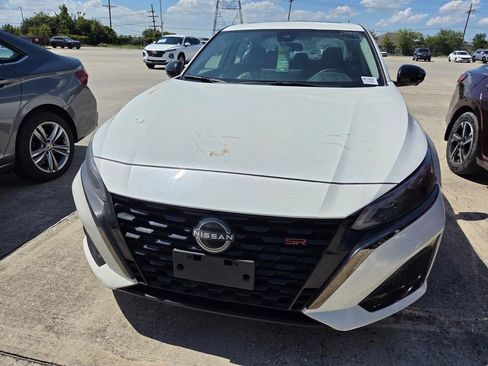 Used 2024 Nissan Altima 2.0 SR FWD image 2