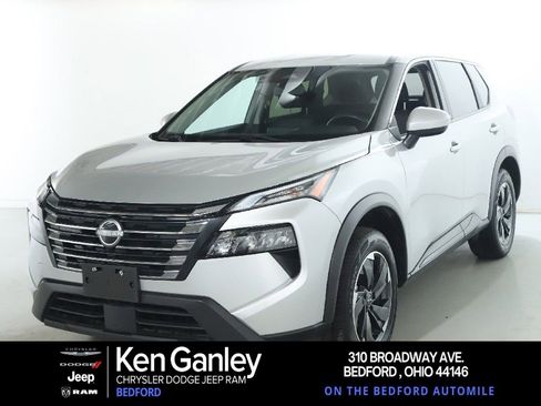 Used 2024 Nissan Rogue SV image 1