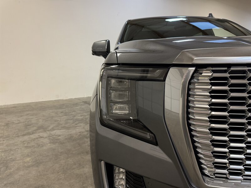 Used 2021 GMC Yukon Denali w/ Denali Premium Package AWD/4WD image 13