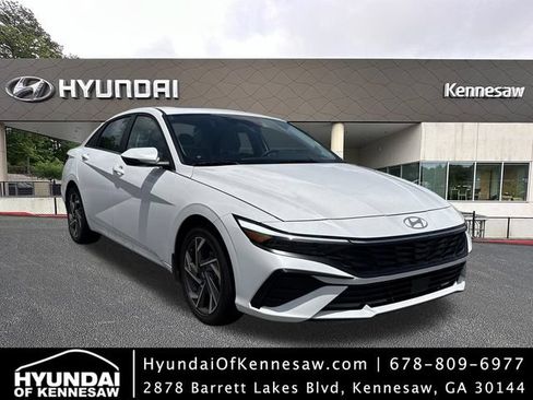Used 2025 Hyundai Elantra Limited FWD image 1