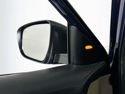 Used 2020 Nissan Rogue SV FWD image 16