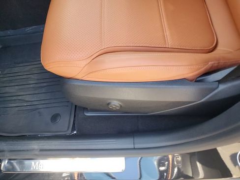 Used 2023 Mercedes-Benz GLC 300 4MATIC image 18
