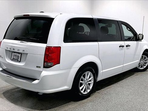 Used 2019 Dodge Grand Caravan SE w/ UConnect Hands-Free Group image 5